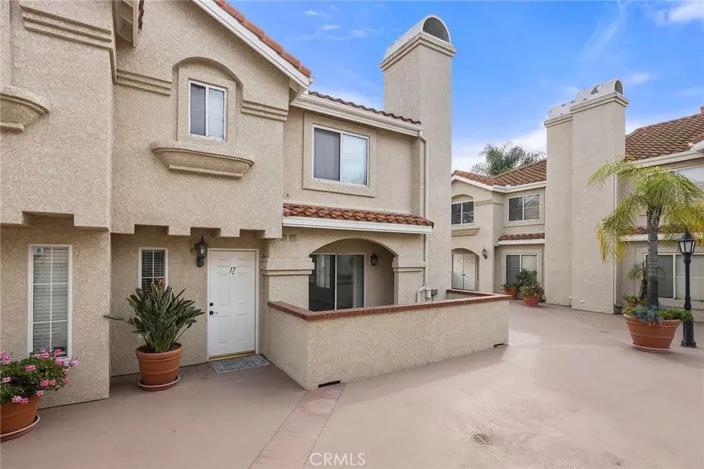 201 Laurel 17, Brea