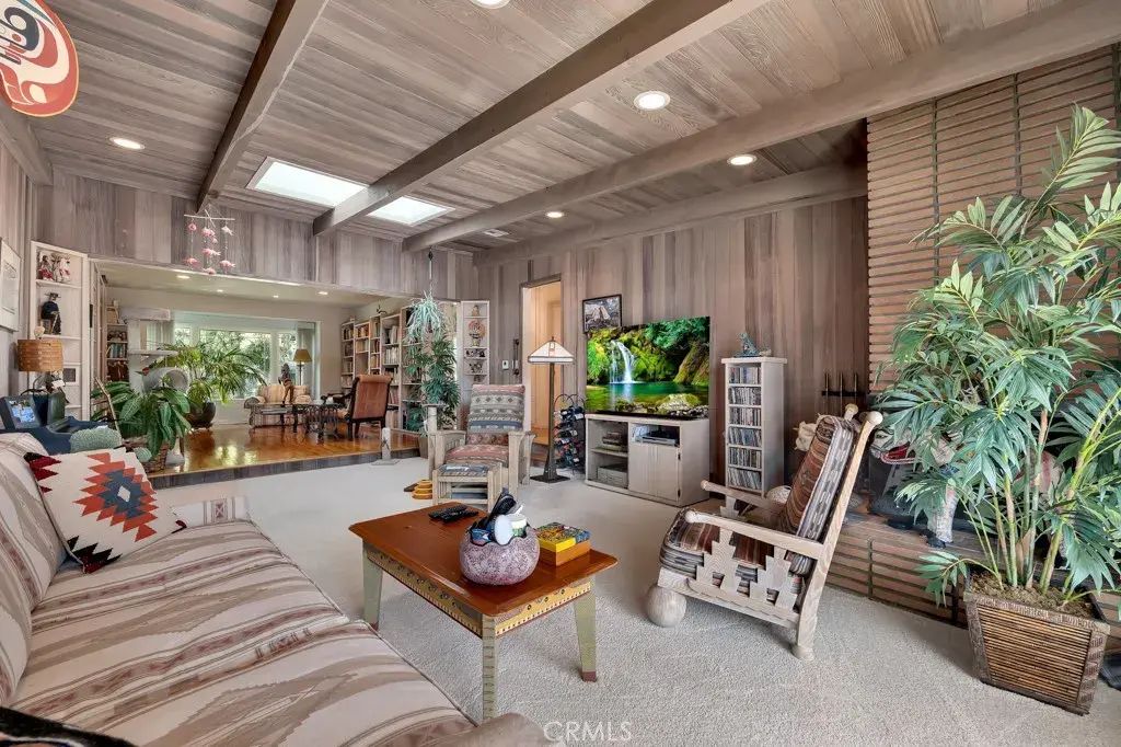 14024 Califa, Valley Glen