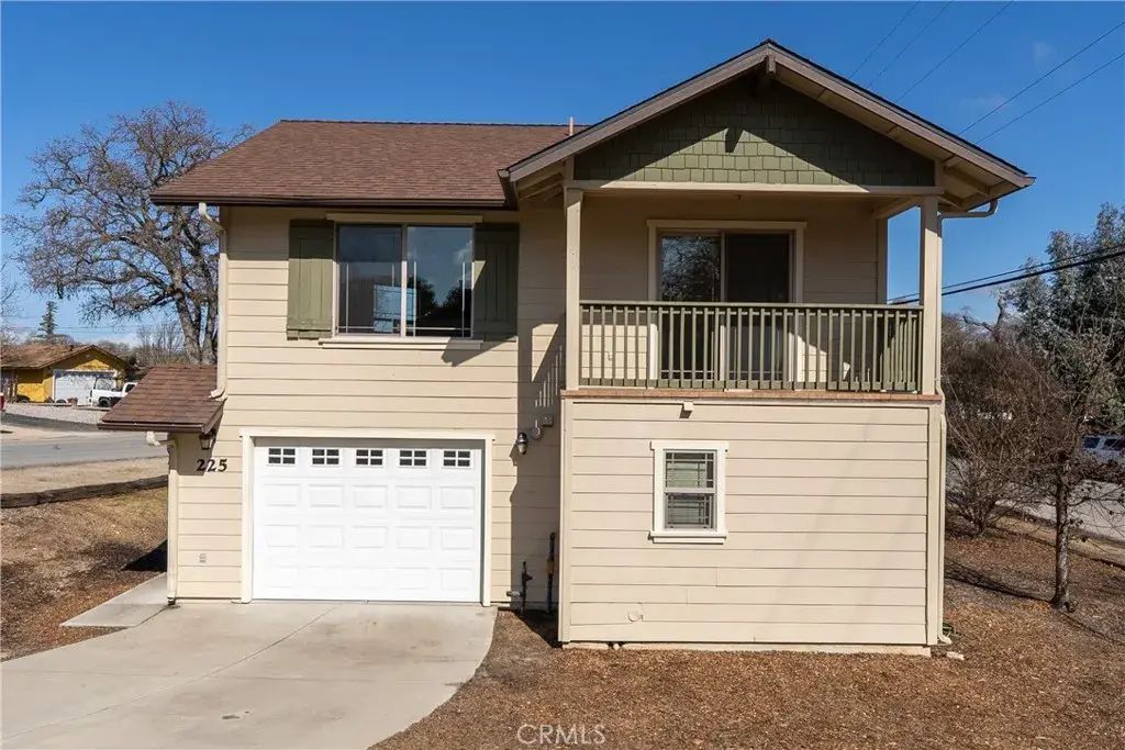 215 Old County, Templeton