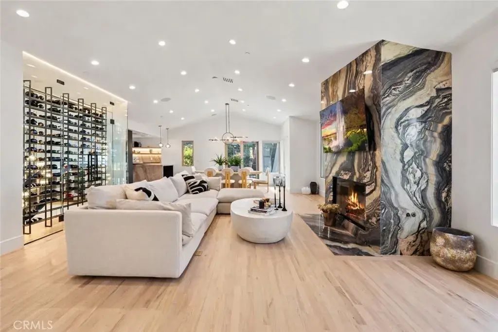 7628 Airlie, Tujunga
