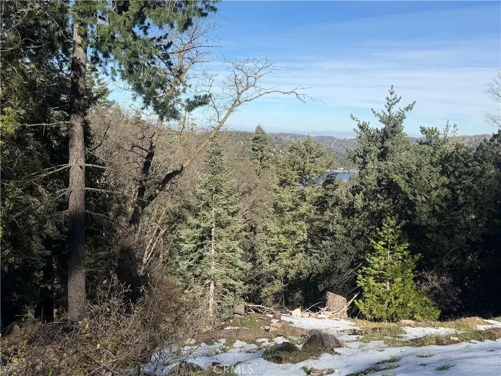 24989 Highland, Crestline