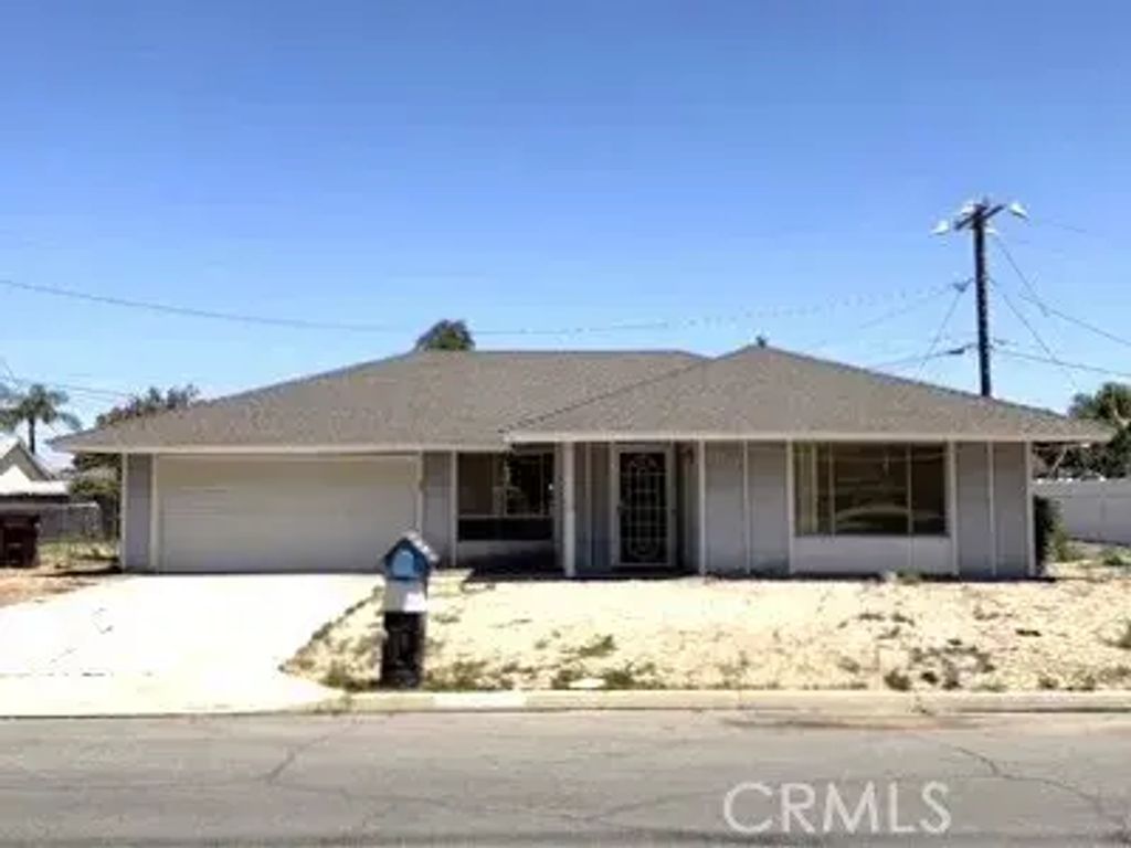 27442 Bancroft, Hemet