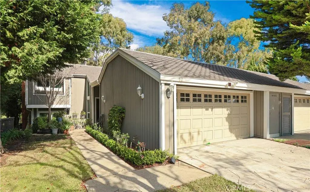 17 Cool Brook, Irvine