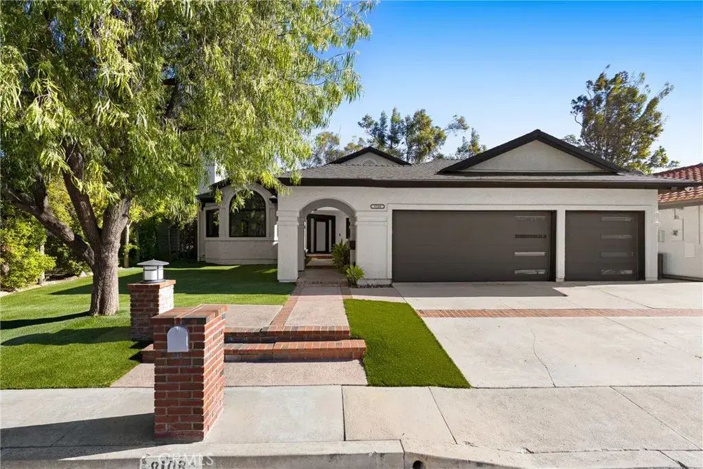 8108 Valley Flores, West Hills