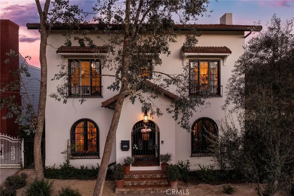 898 S Victoria, Los Angeles