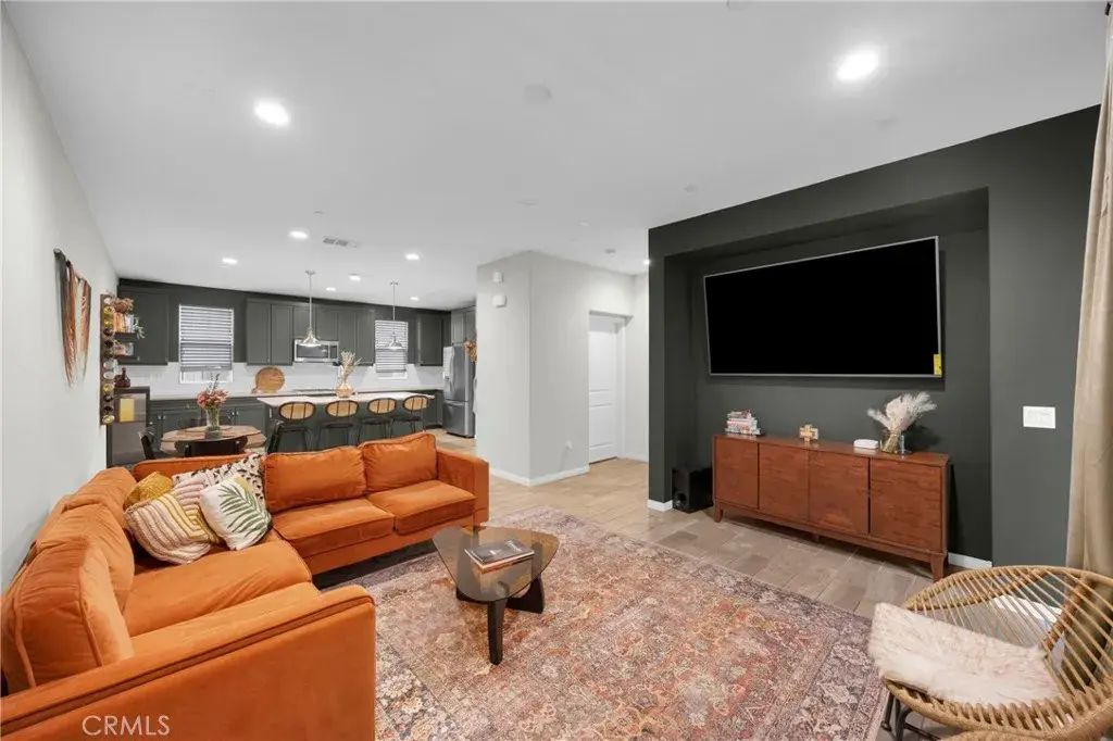 14865 W Maple Ter, Panorama City