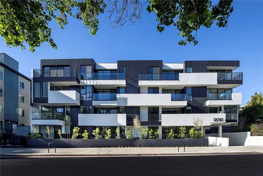 12012 Valleyheart Drive 301, Studio City