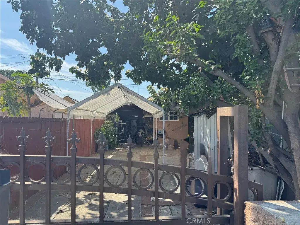 1140 W 66th, Los Angeles