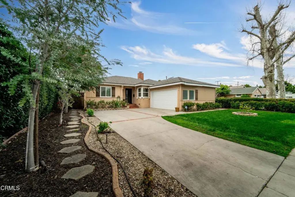 6931 Gazette Avenue, Winnetka