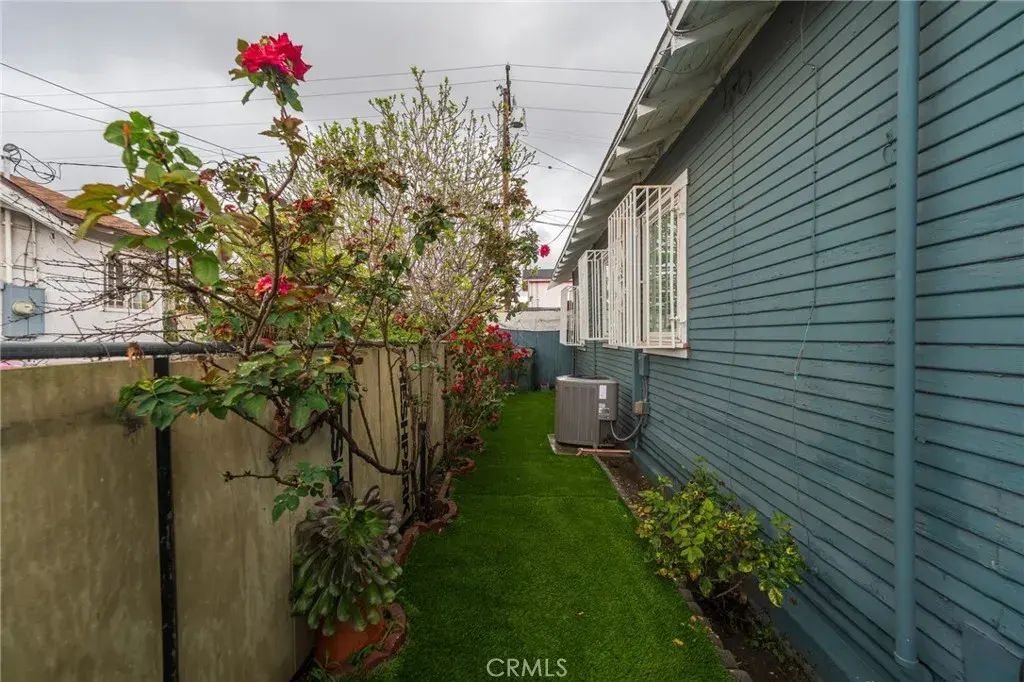 1219 W 98th, Los Angeles