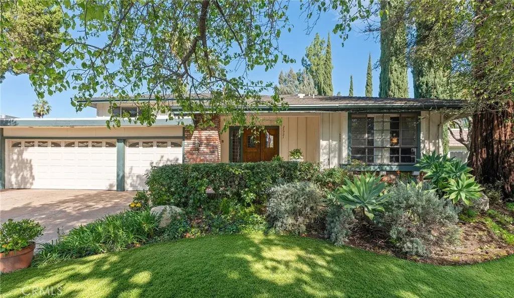 23921 Berdon Street, Woodland Hills