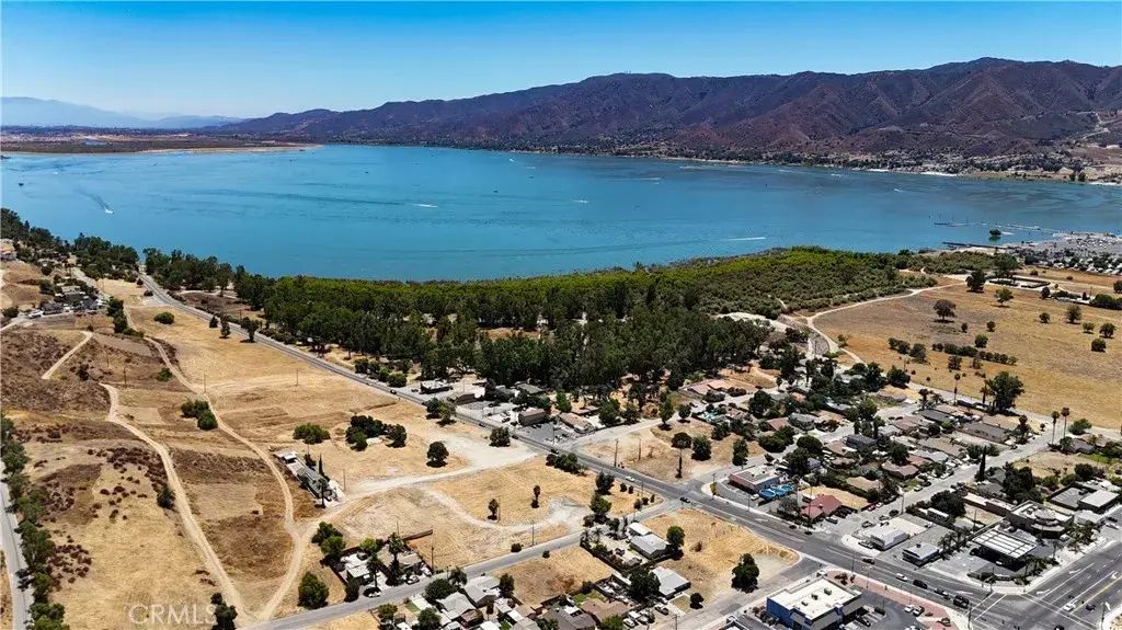717 Illinois, Lake Elsinore