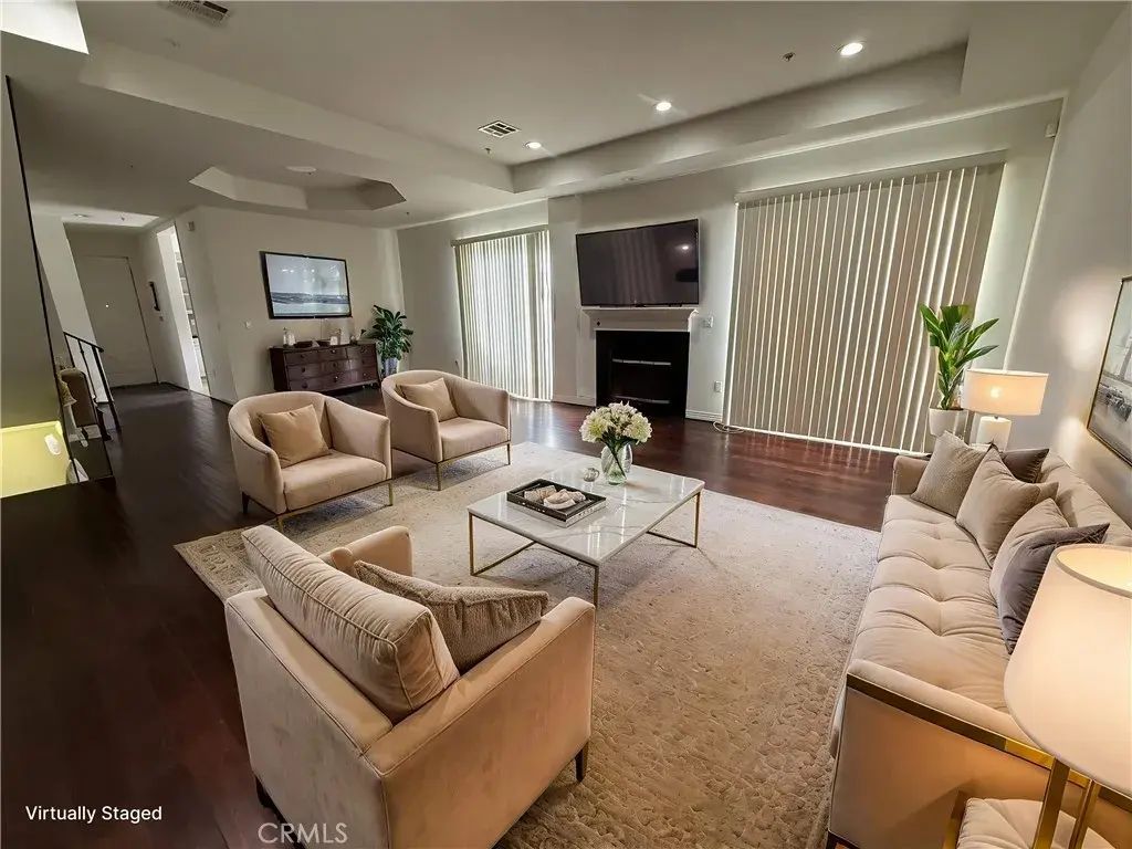 4904 Laurel Canyon 101, Valley Village