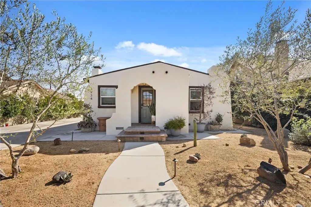 3934 Pontiac, Jurupa Valley