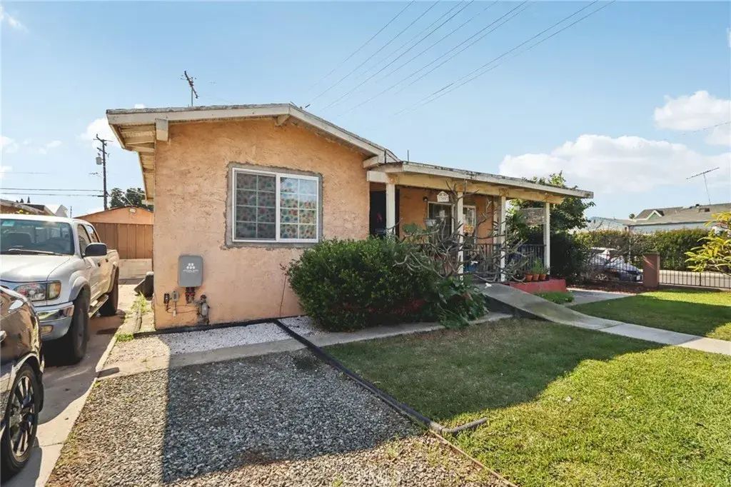 3700 E 55th, Maywood