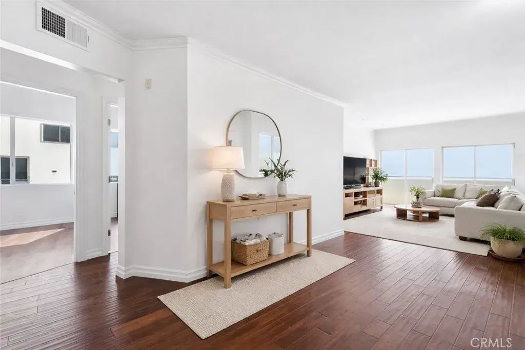 11822 Goshen Avenue 303, Los Angeles