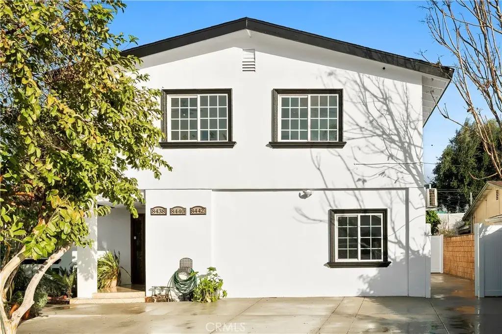 8440 Gloria, North Hills