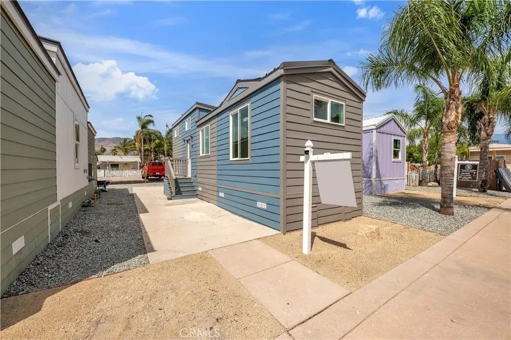 501 S Mistletoe 17, San Jacinto