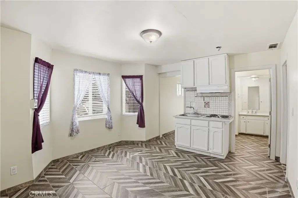 1581 Chanticleer B, Anaheim