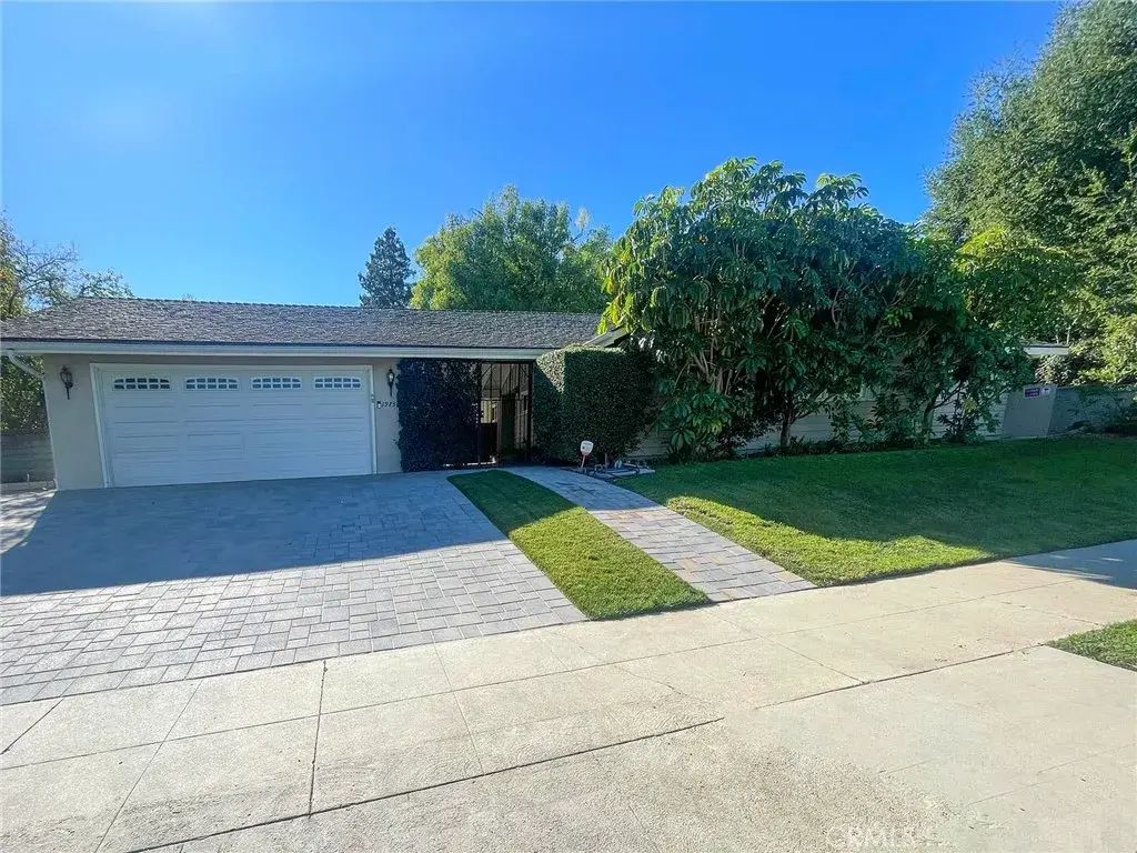 19756 Collier, Woodland Hills