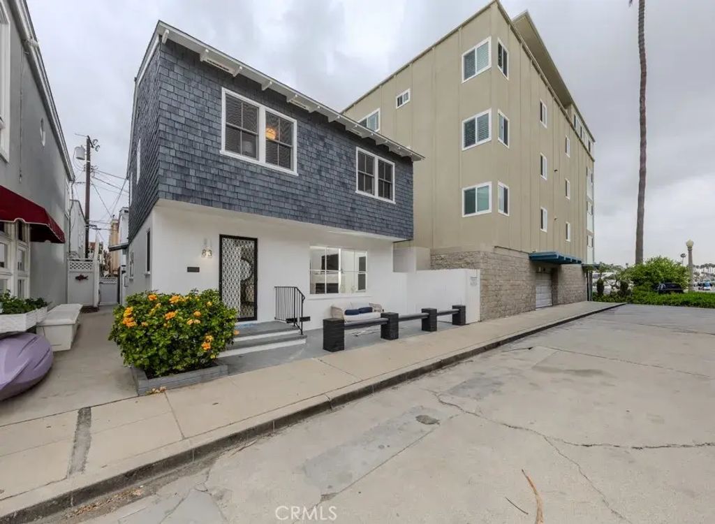 83 63rd Place, Long Beach