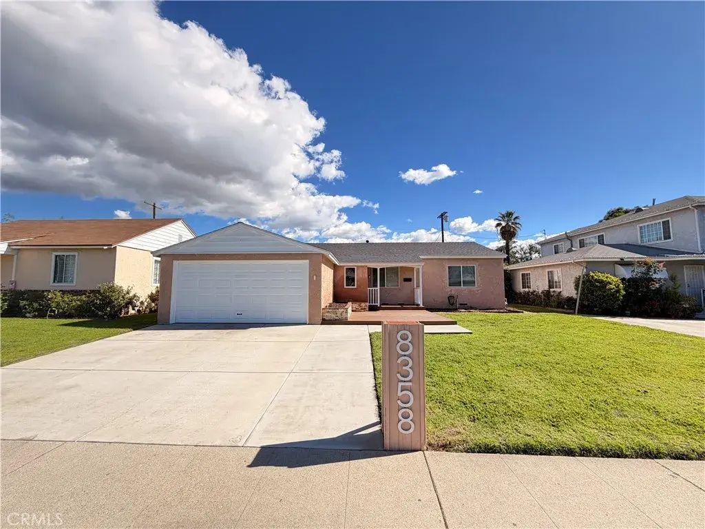 8358 Colbath, Panorama City