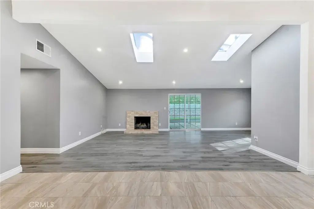 20416 Coulson, Woodland Hills