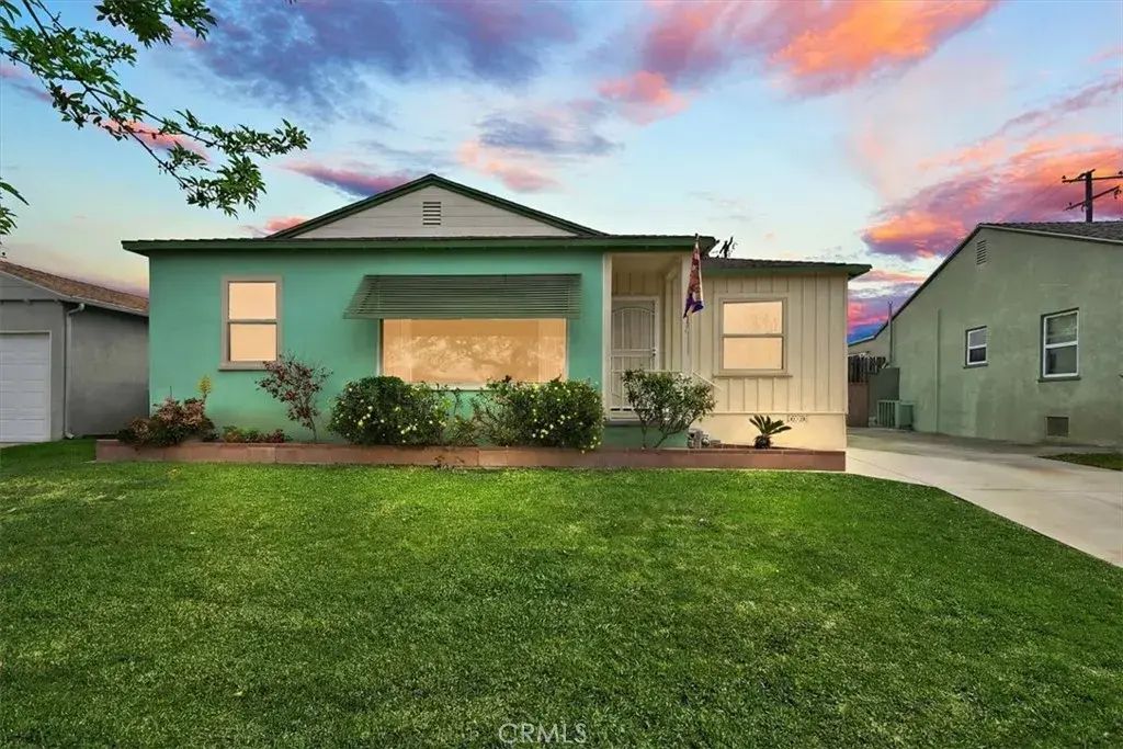 4708 Oliva, Lakewood
