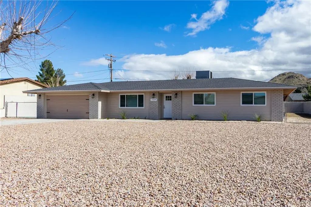 16469 Chippewa, Apple Valley