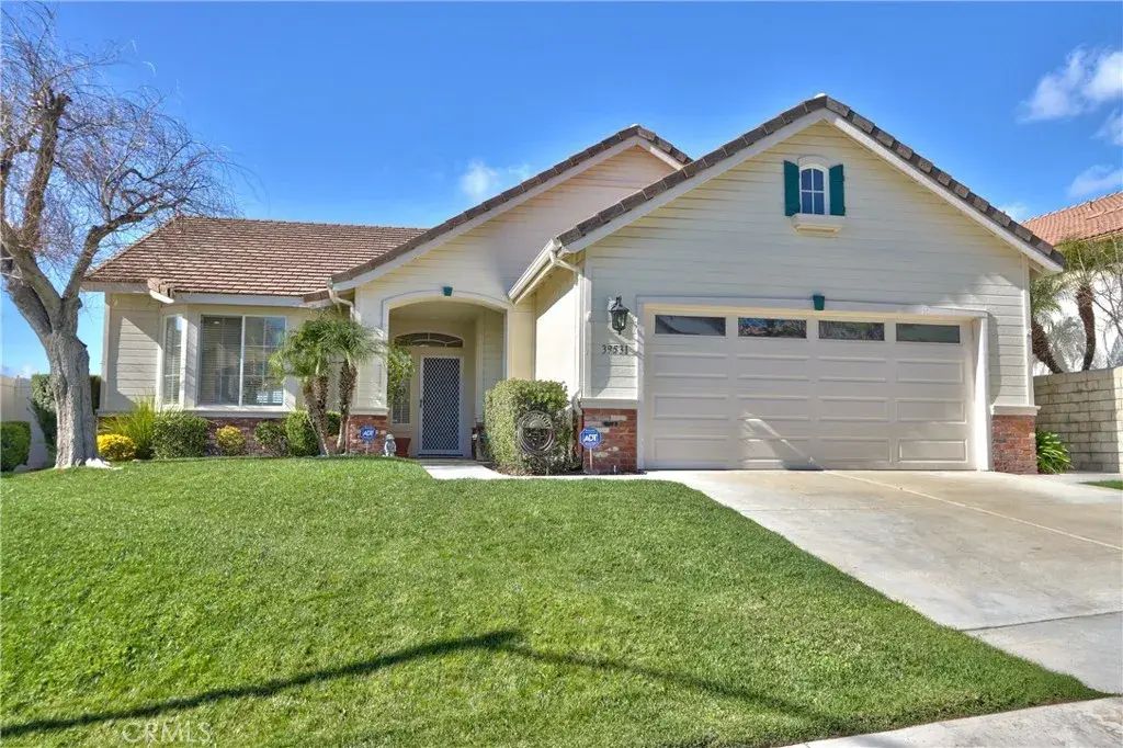 39531 Sierra Madre, Murrieta