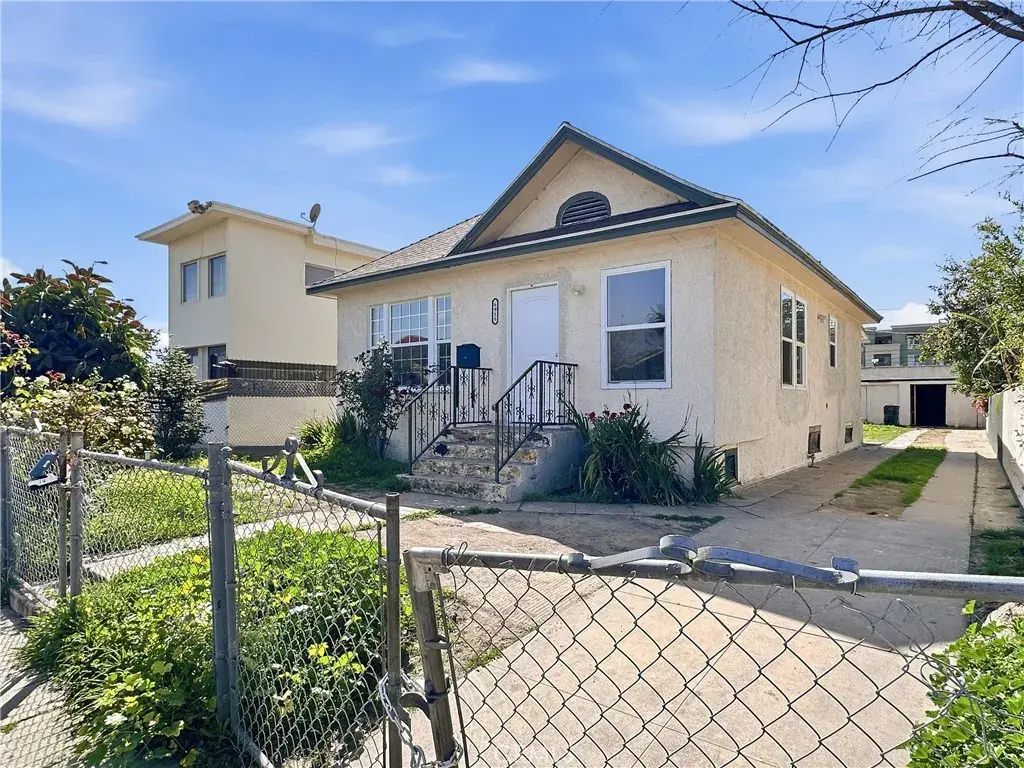 6915 Bonsallo, Los Angeles