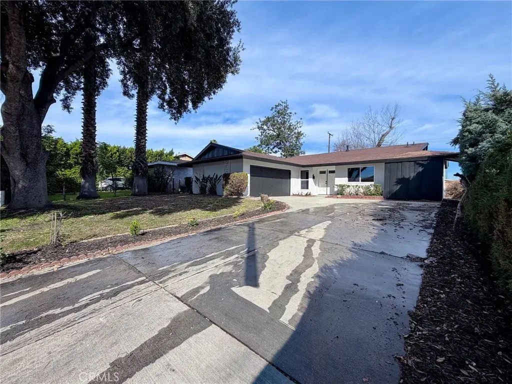 1634 Lantana, Pomona