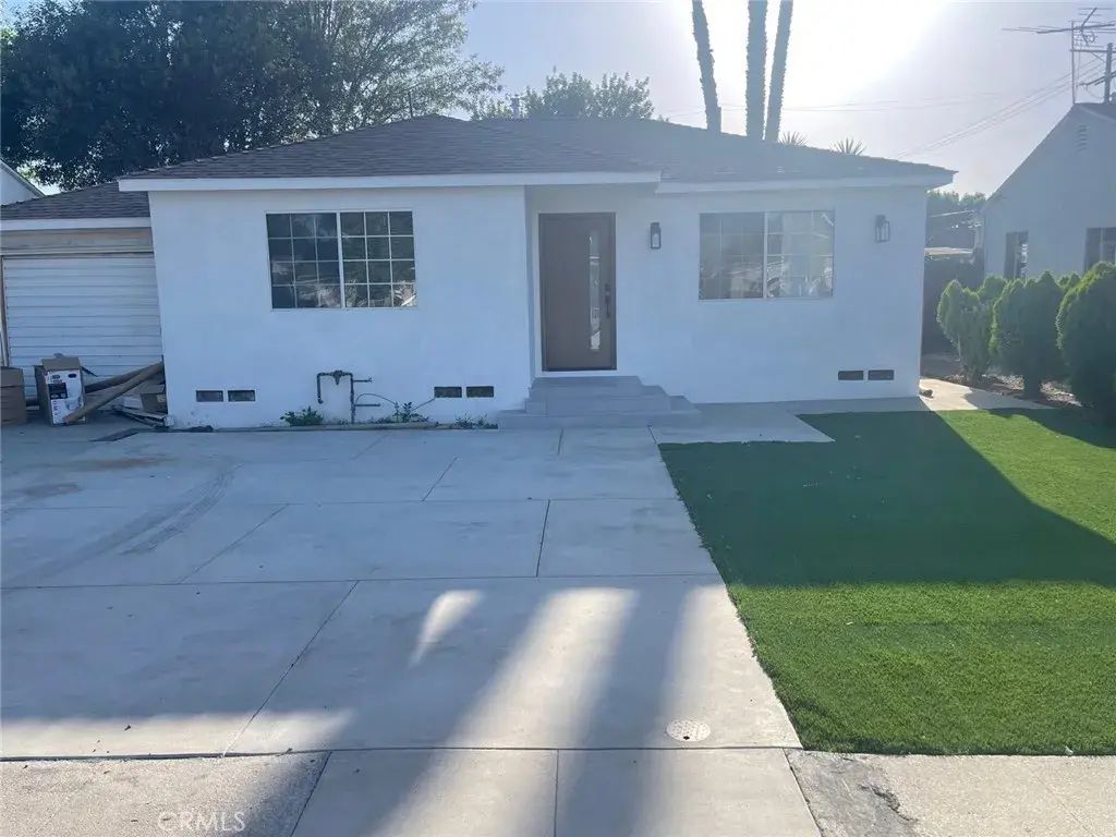 7051 Garden Grove, Reseda