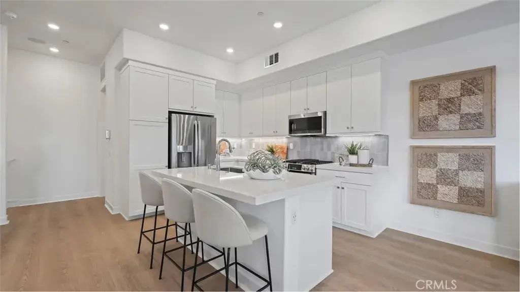 1385 Snowberry Place, Montebello