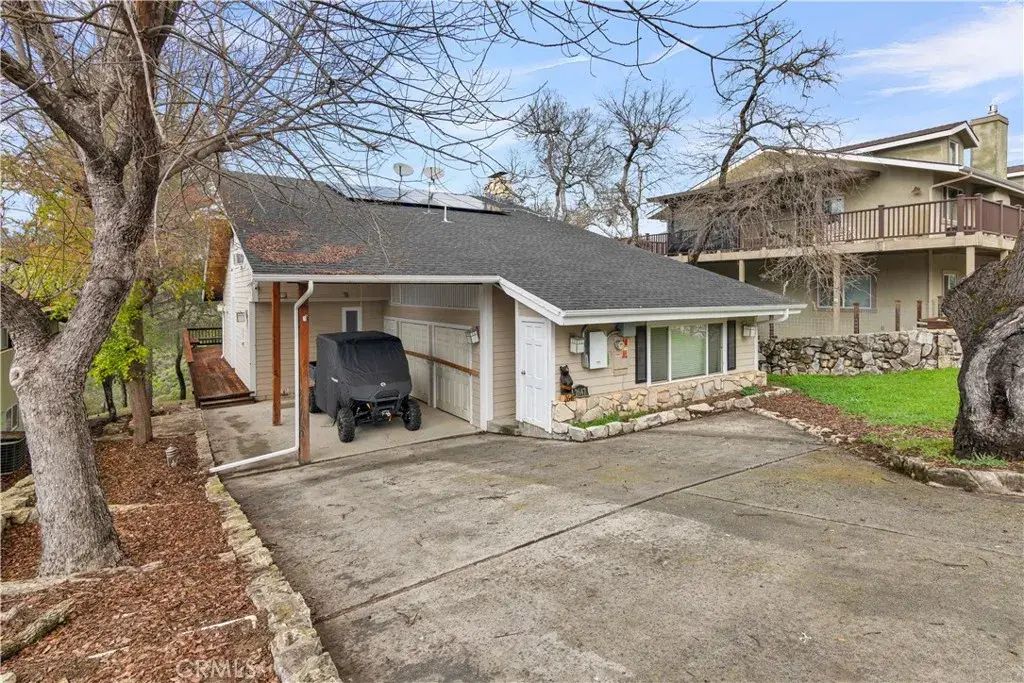 2647 Oak Shores, Bradley