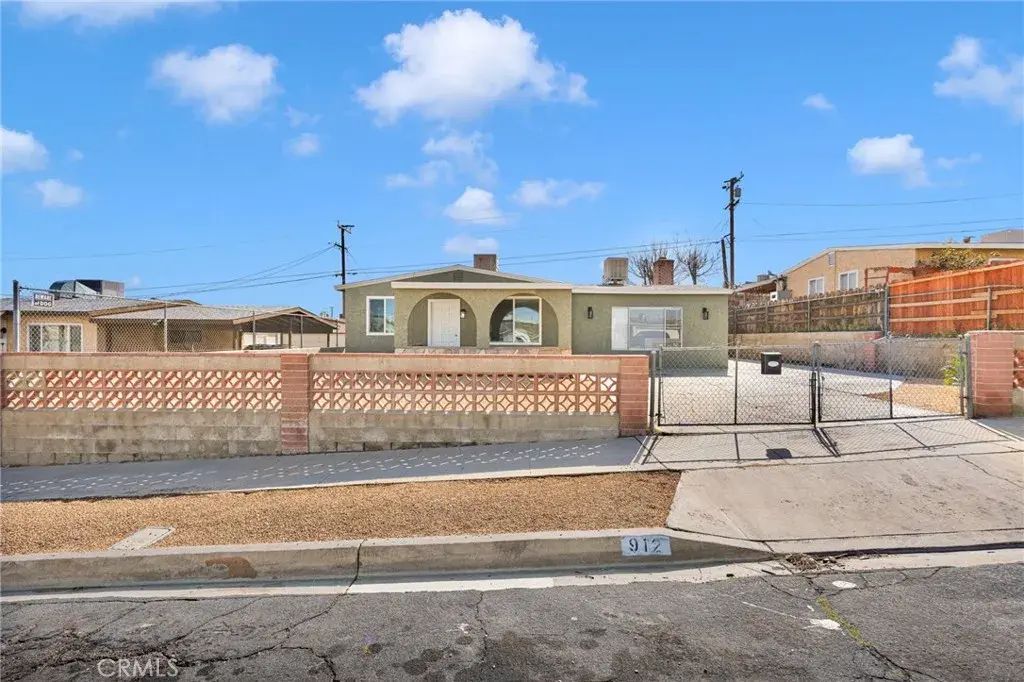 912 Kelly, Barstow