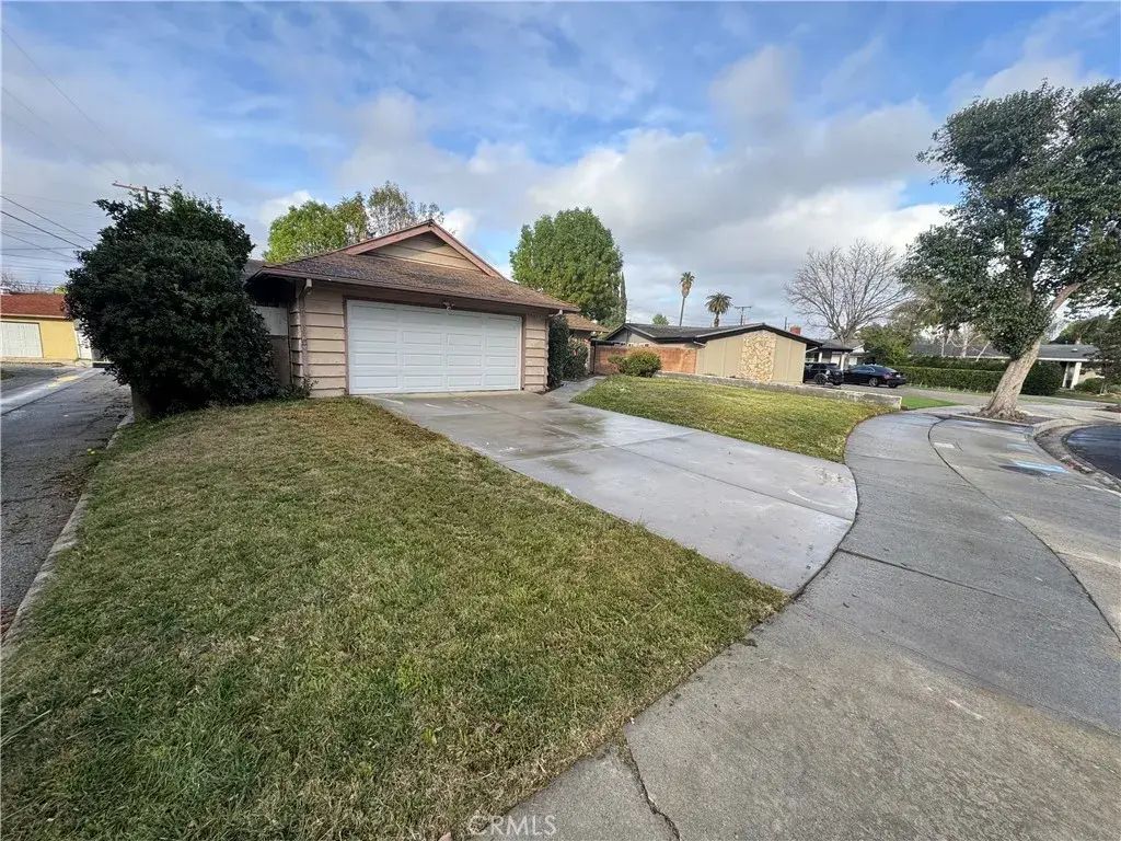 22435 Welby Way, West Hills