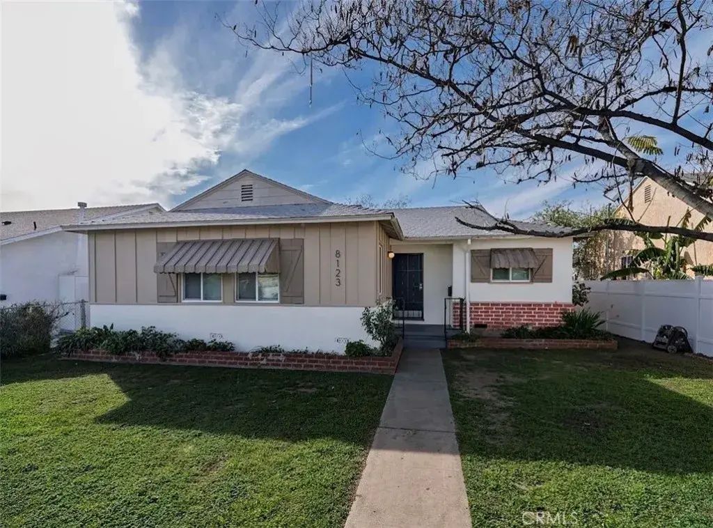 8123 Lindley, Reseda