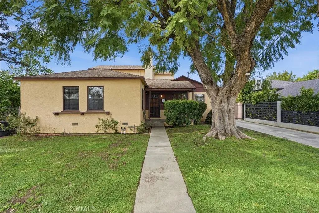 6637 Balcom, Reseda
