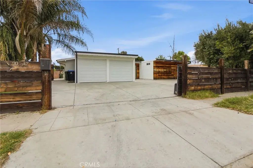 20547 Kittridge Street, Winnetka