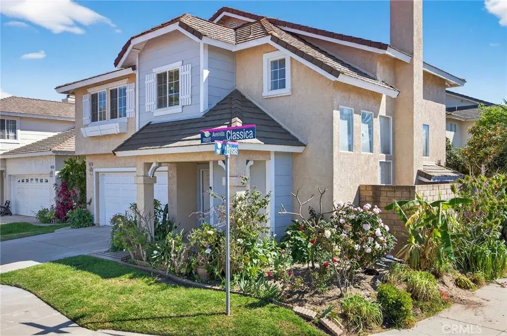 1050 Avenida Classica, Oxnard