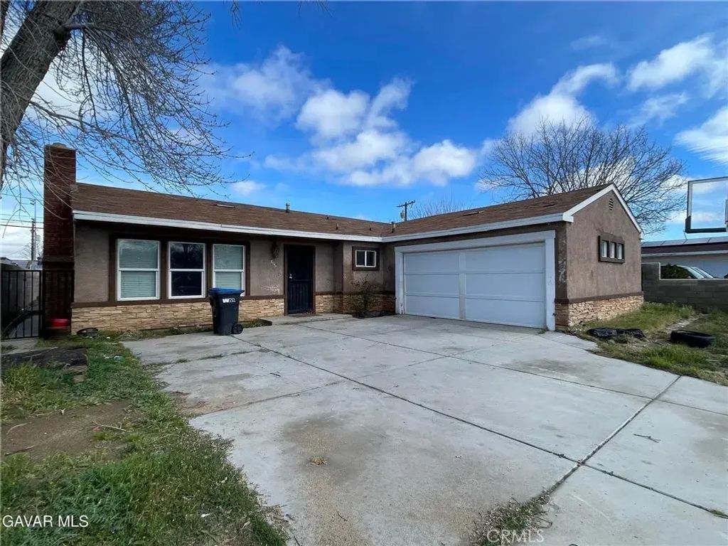 309 E Avenue J13, Lancaster