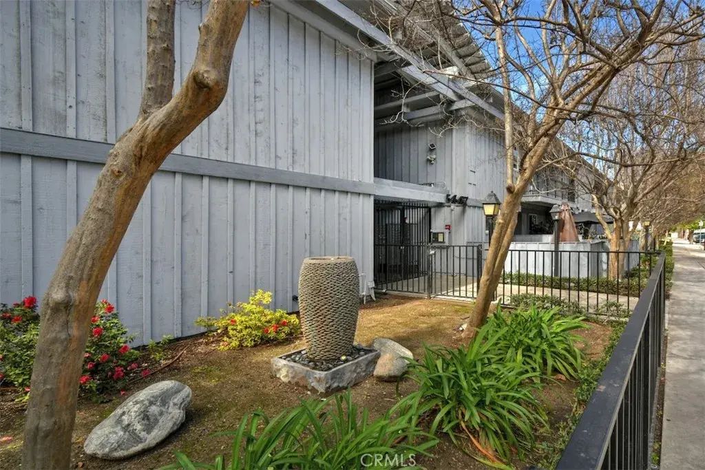 5447 Zelzah Avenue 110, Encino