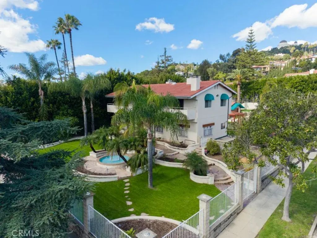 2205 N Catalina Street, Los Angeles