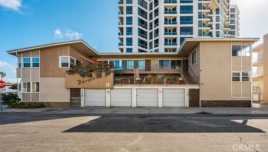 6 7th, Long Beach