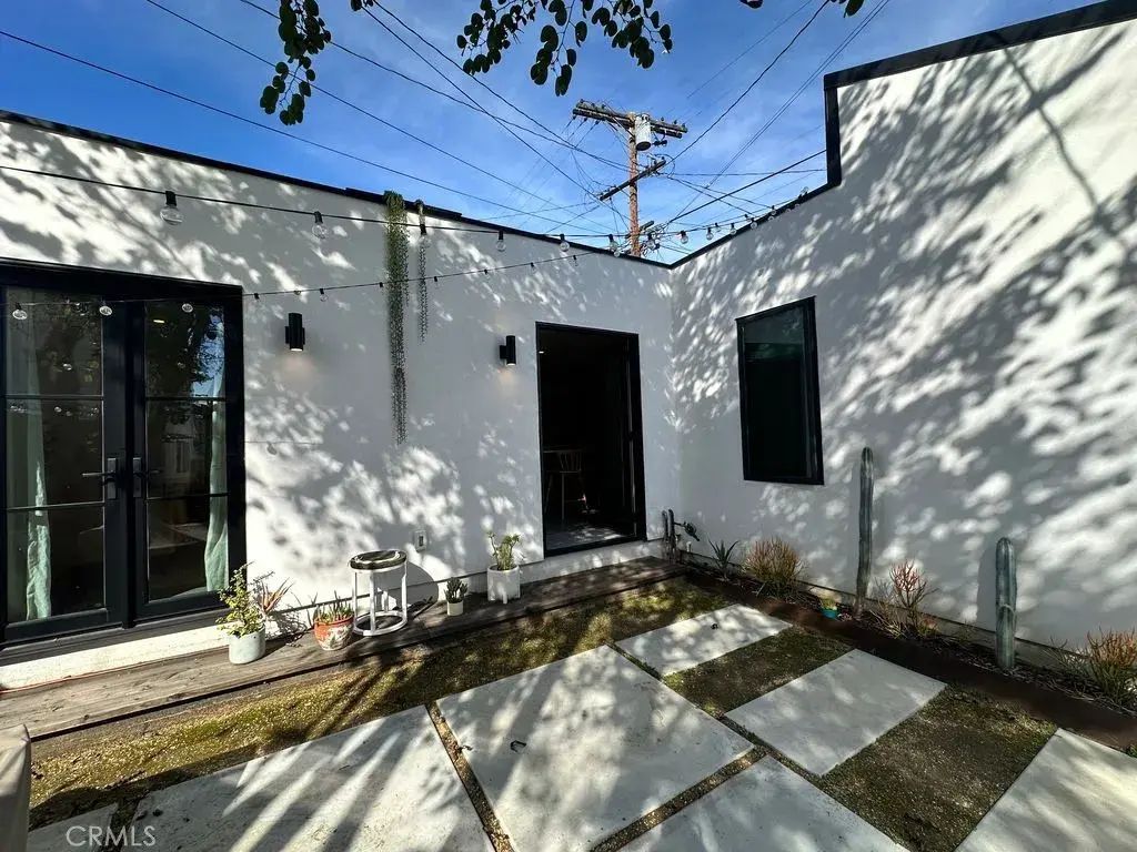 5463 Allan Street, Los Angeles