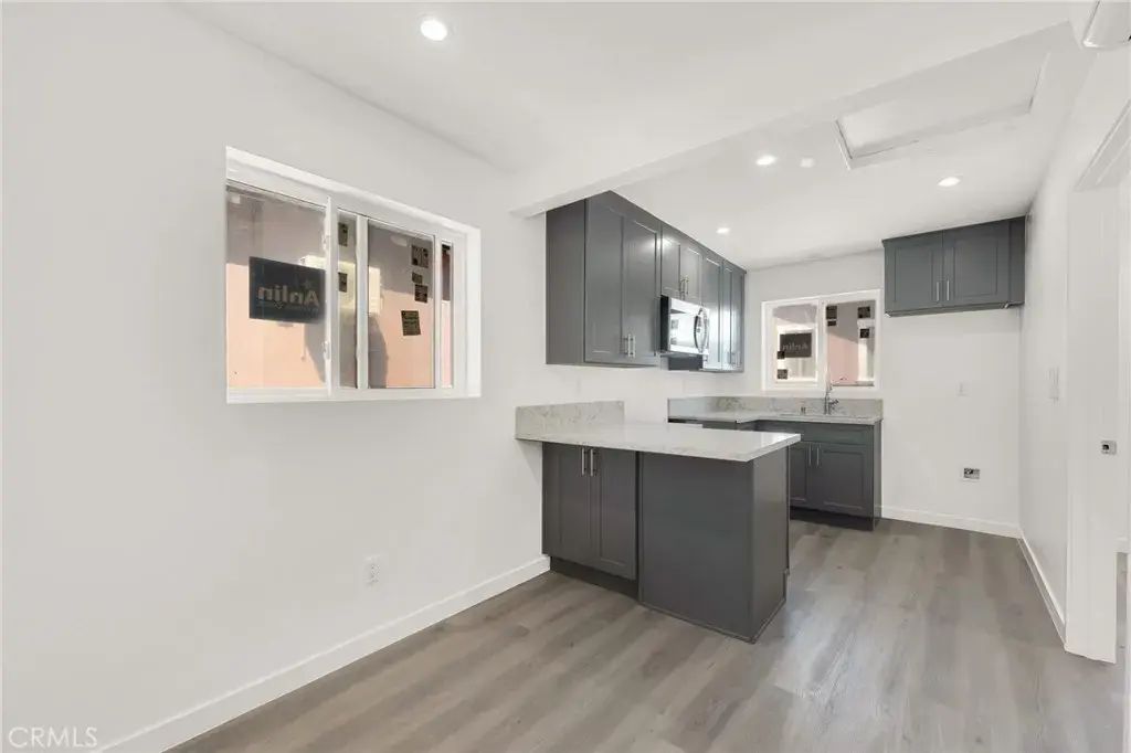 2621 Vineyard Avenue, Los Angeles