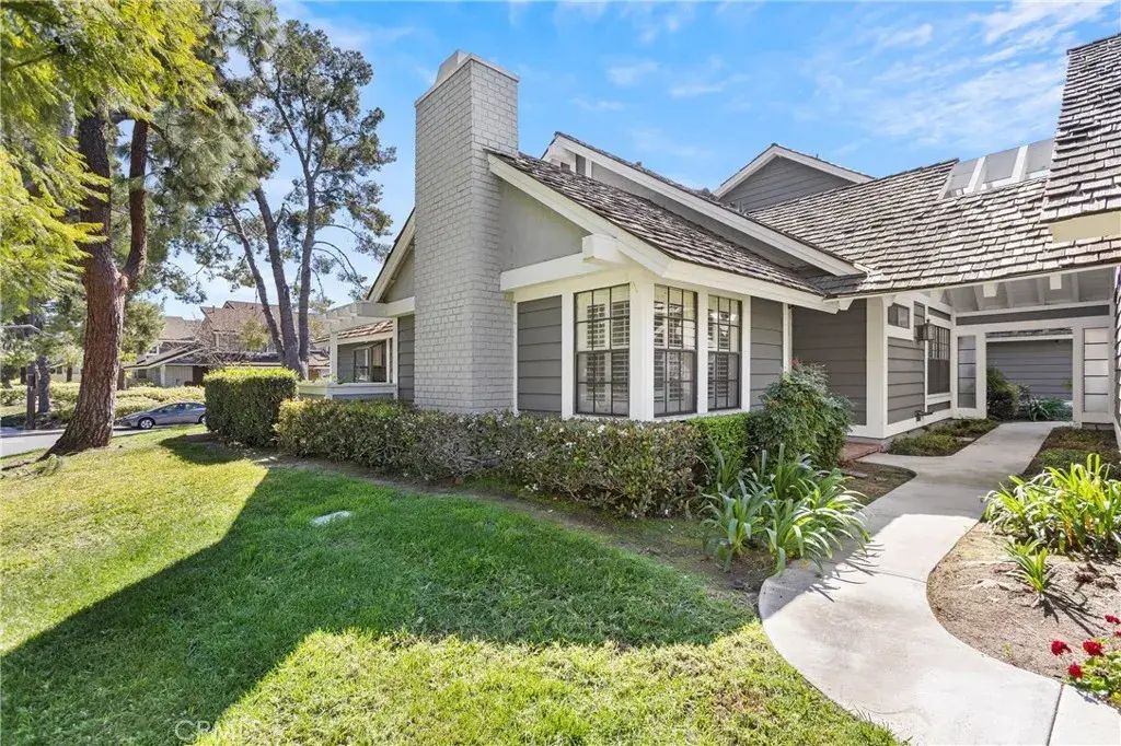 7 Onyx, Irvine