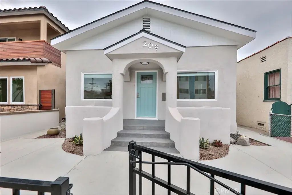 209 Pomona, Long Beach