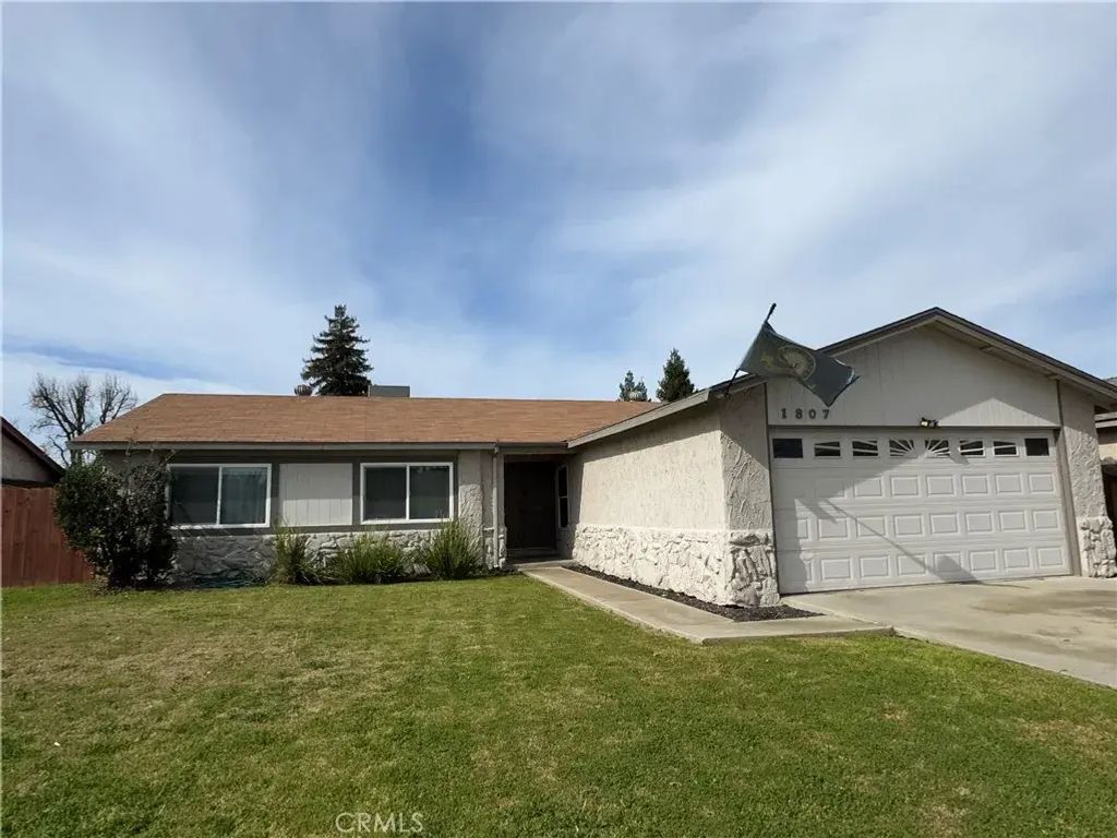 1807 S Kent, Visalia